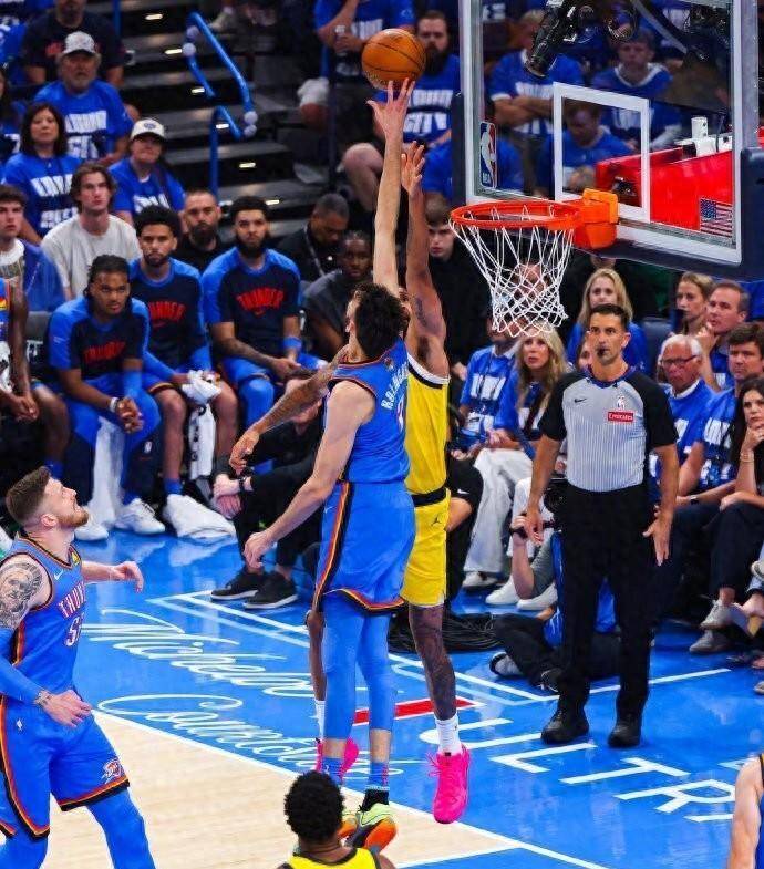 包含人遭步行者逆袭，维克托-奥拉迪波领军复仇的词条